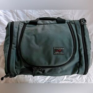 Tom Bihn Aeronaut 30 Nebulous Grey Ballistic/Moss 210 Cerylon One-Bag Luggage
